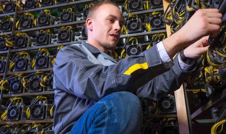 Bitcoin Hashrate Spikes to 120 Exahash: Difficulty Drops Allowing Miners to Rejoin the Competition