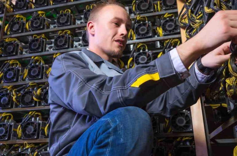 Bitcoin Hashrate Spikes to 120 Exahash: Difficulty Drops Allowing Miners to Rejoin the Competition