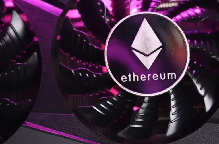 Ethereum's price stays above $3.2K support. Positive market sentiment and ETF inflows suggest a possible rally despite recent declines.