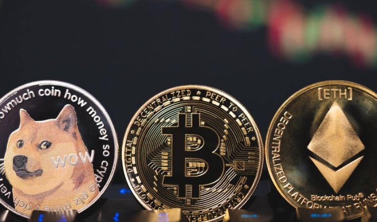 Bitcoin Stays Flat as Ethereum, Dogecoin, and XRP Surge Ahead
